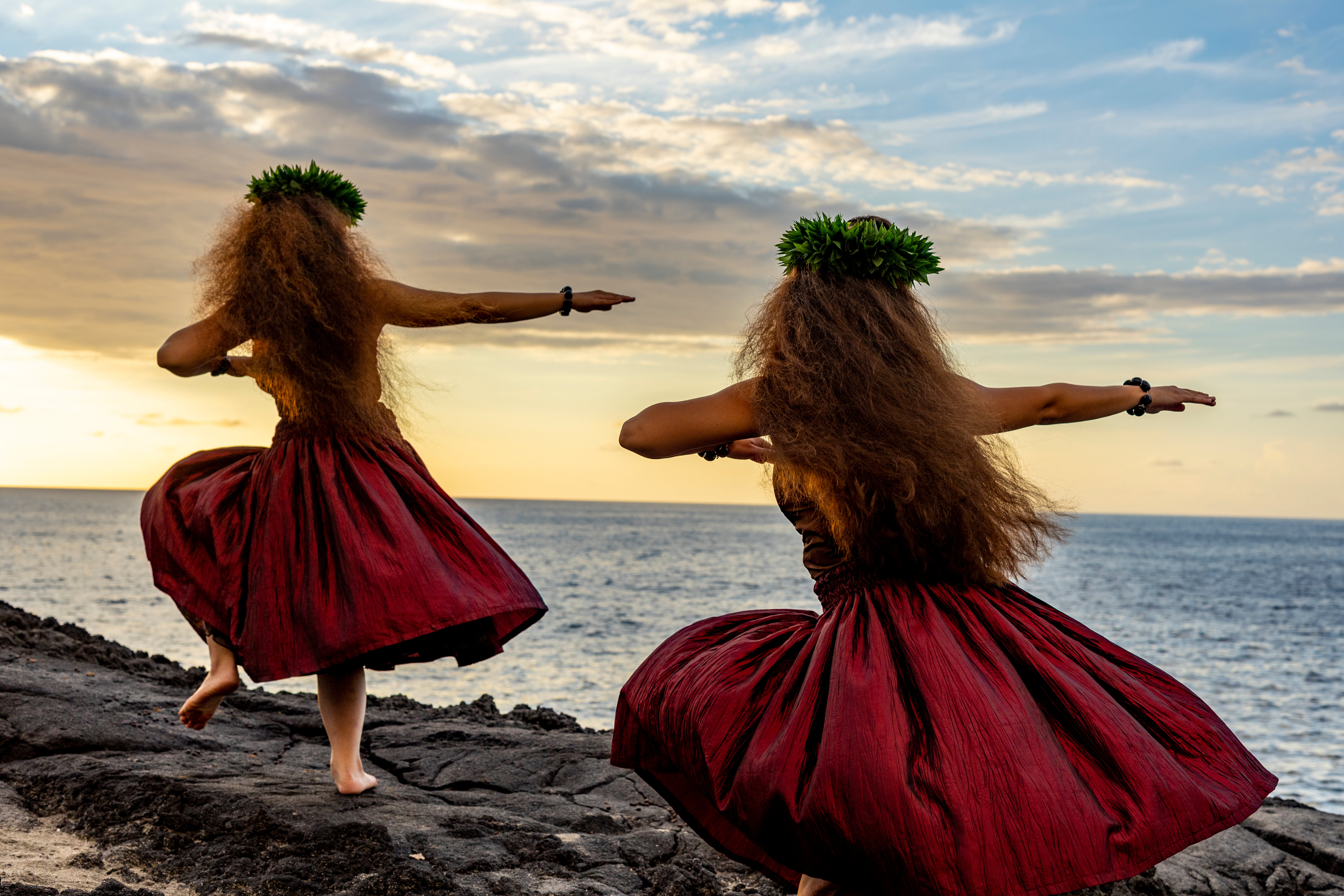 Feast and Fire Luau hula dancers